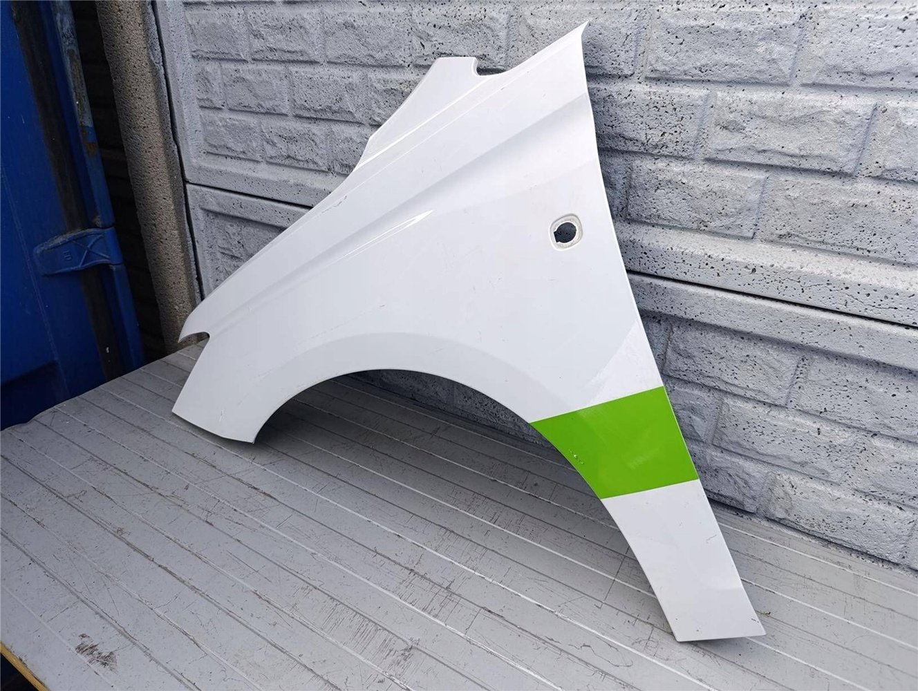 VW CADDY 5 V 21-25 BŁOTNIK PRZEDNI LEWY ORYGINAŁ (17447001608)