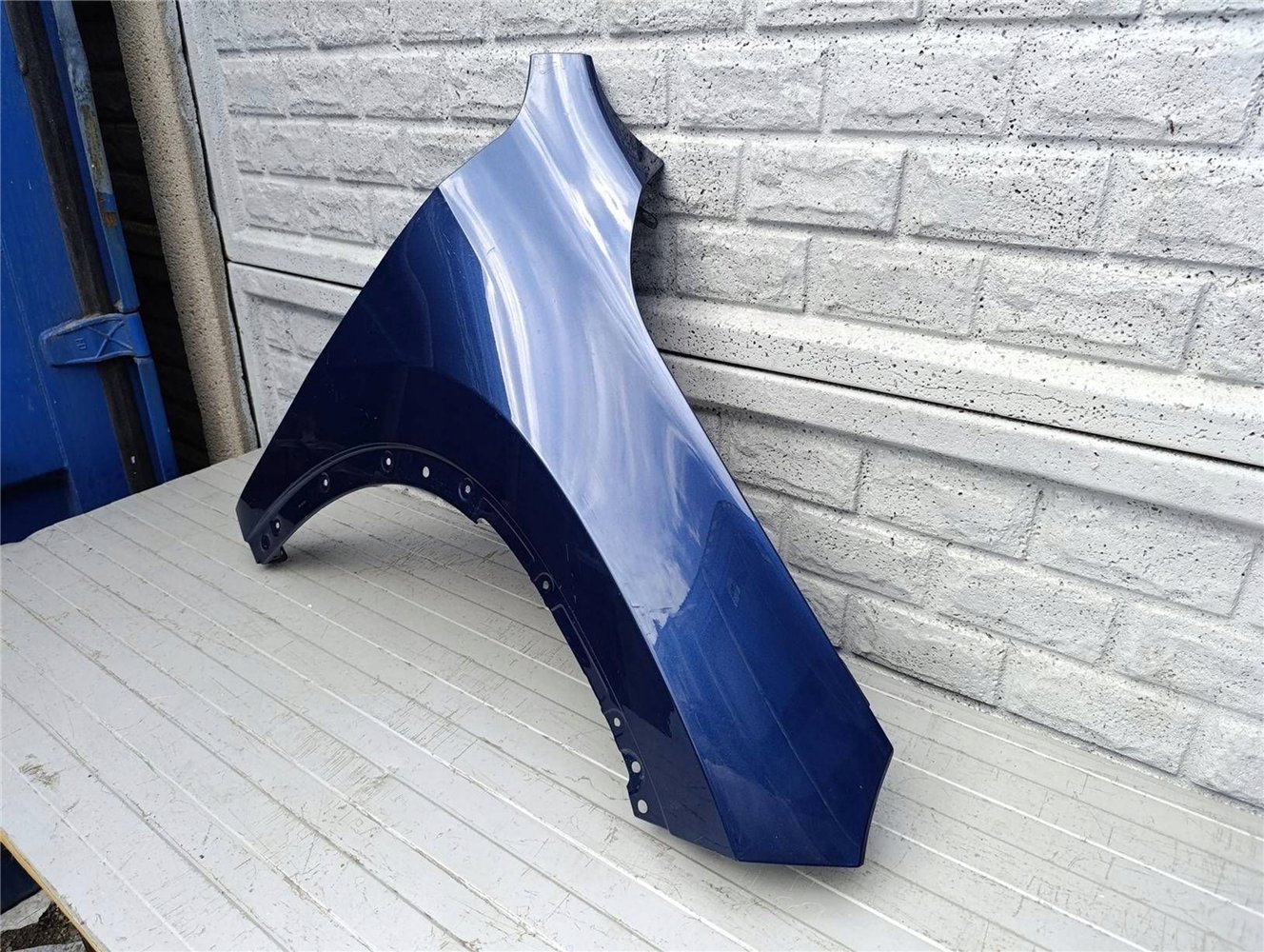 BŁOTNIK PRAWY PRZEDNI BMW X1 U11 2022- ORYGINAŁ (17447005569)