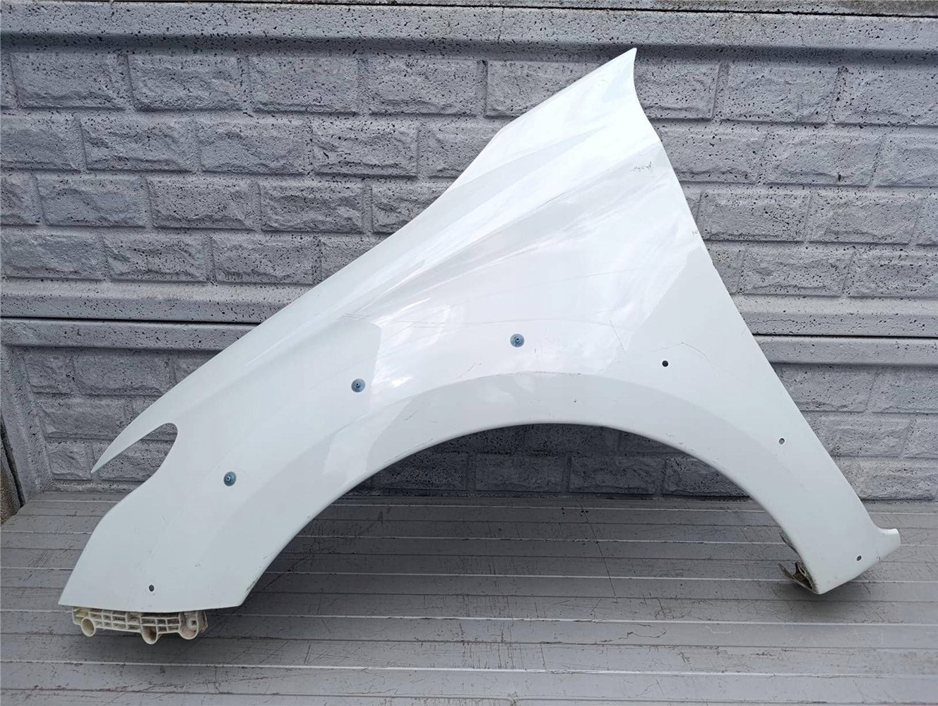 MITSUBISHI L200 FIAT FULLBACK 14-20 BŁOTNIK LEWY ORYGINAŁ (17447086064)