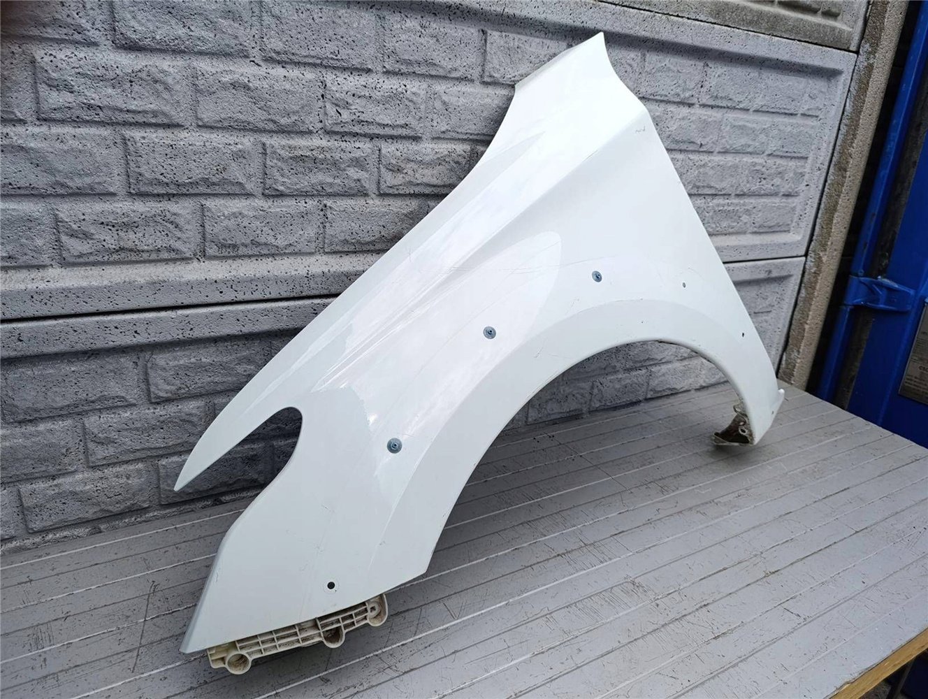 MITSUBISHI L200 FIAT FULLBACK 14-20 BŁOTNIK LEWY ORYGINAŁ (17447086064)