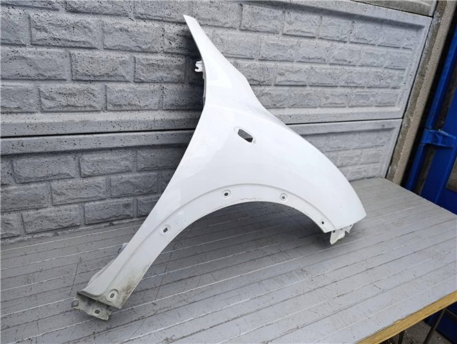 NISSAN JUKE 10-15 BŁOTNIK PRZEDNI PRAWY ORYGINAŁ (17447223599)