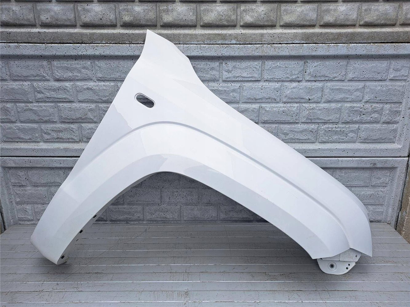 VW AMAROK 2H0 2016-2022 LIFT BŁOTNIK PRAWY PRZEDNI ORYGINAŁ (17450568404)