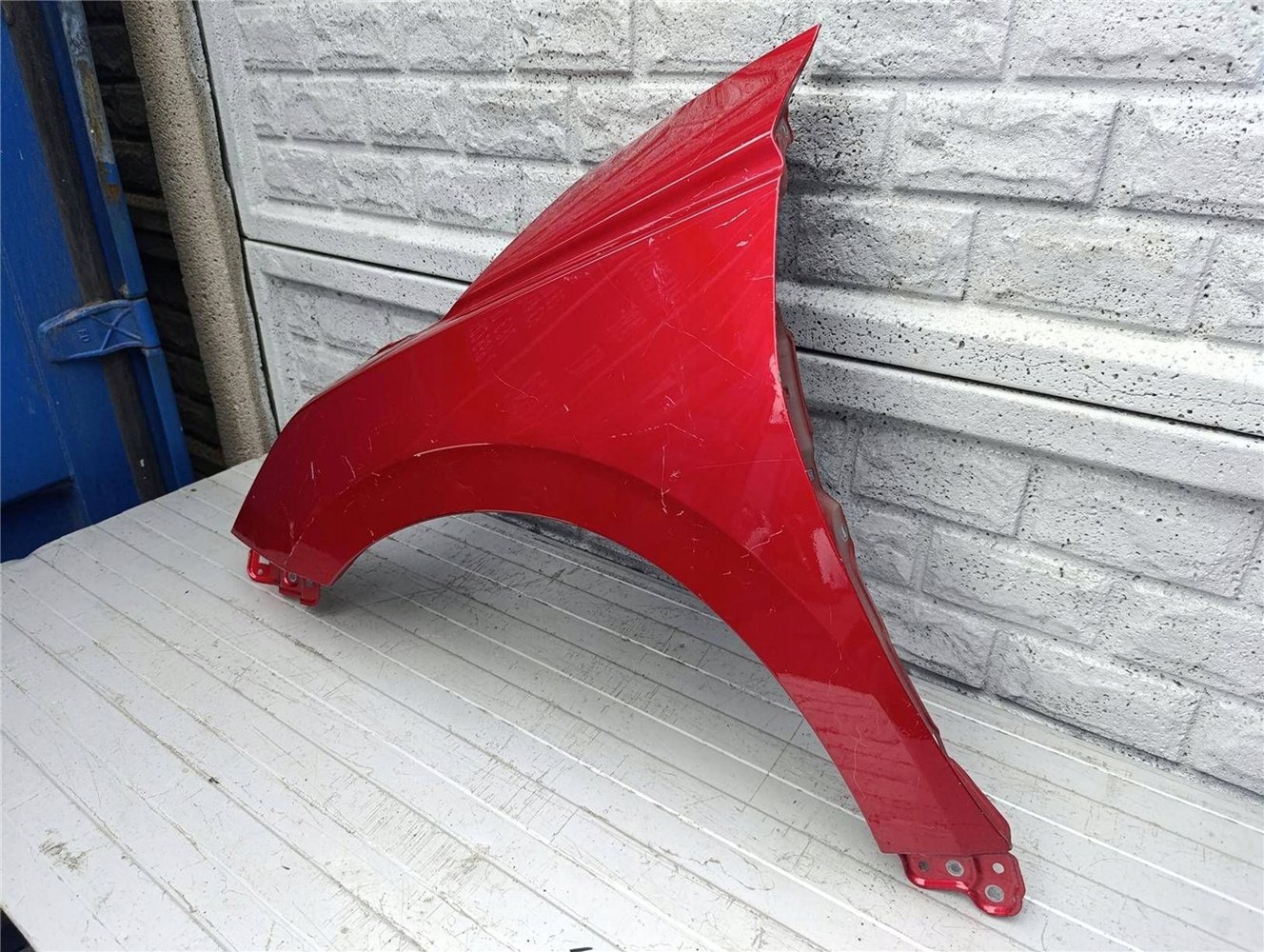 SUZUKI SWIFT Mk9 BŁOTNIK PRZEDNI LEWY ORYGINAŁ (17460988717)