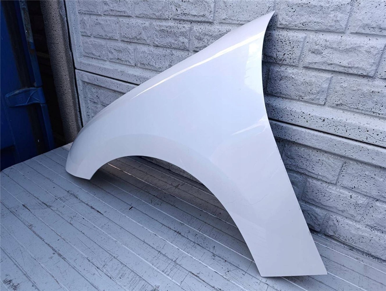 MINI COOPER HATCH IV E 2023- BŁOTNIK LEWY PRZEDNI ORYGINAŁ (17461176968)