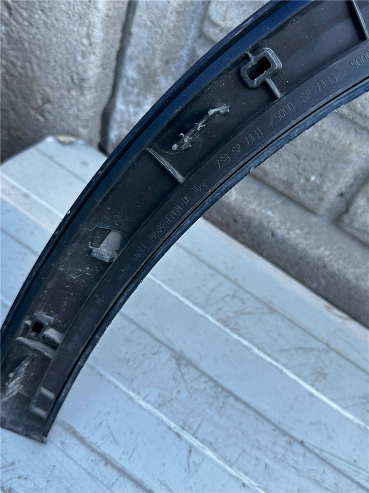 Audi Q2 - 2019 Listwa błotnika przedniego ORYGINAŁ (17467787525)