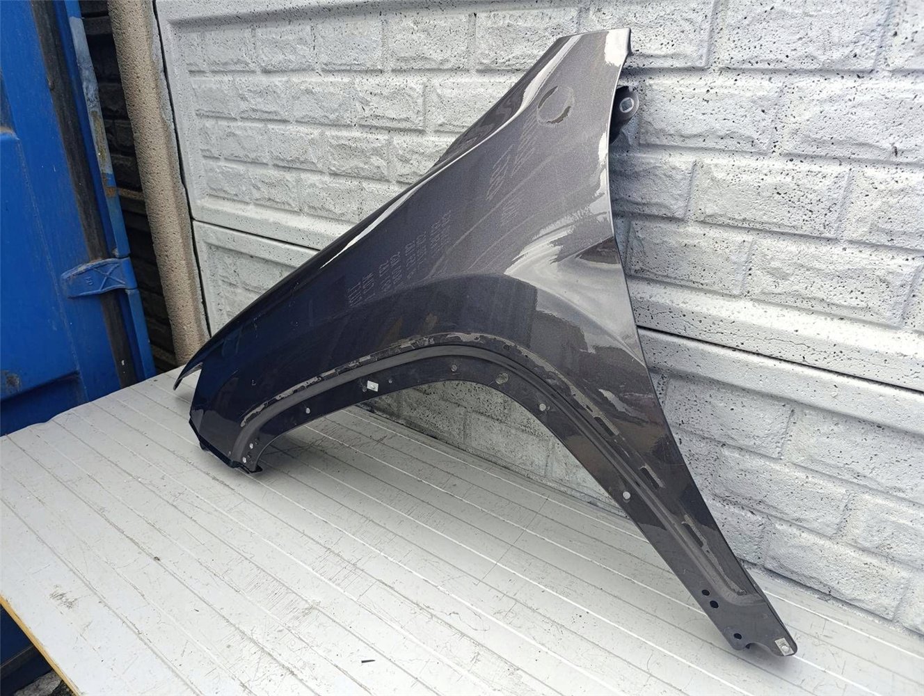 JEEP GRAND CHEROKEE V 5 LIFT 18- 23 BŁOTNIK LEWY ORYGINAŁ (17478068015)