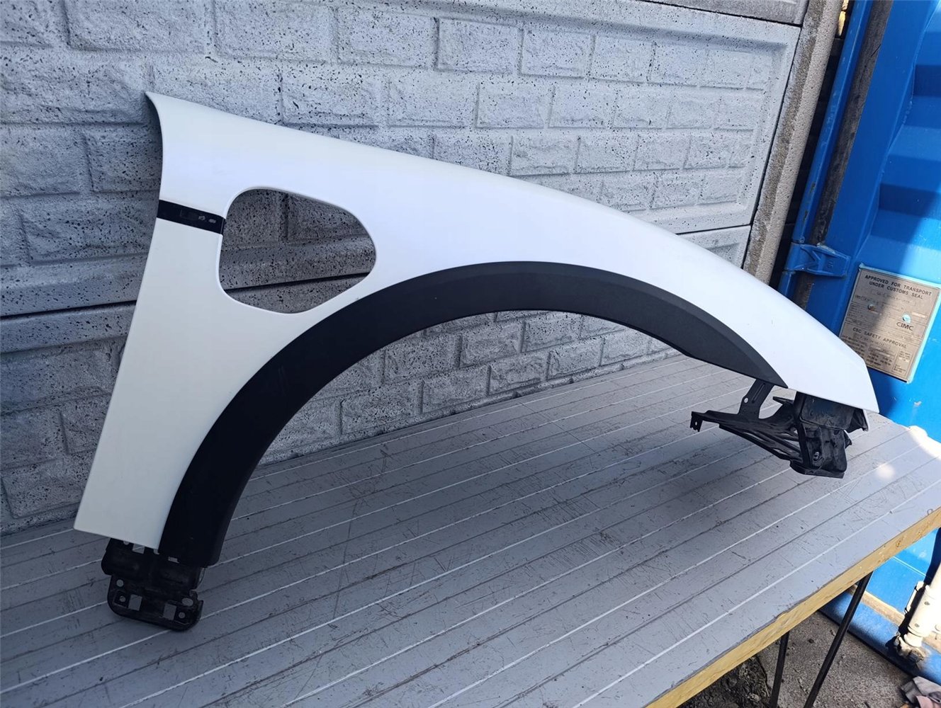 BŁOTNIK PRAWY PRZEDNI PORSCHE TAYCAN 9J1 ORYGINAŁ (17484574125)