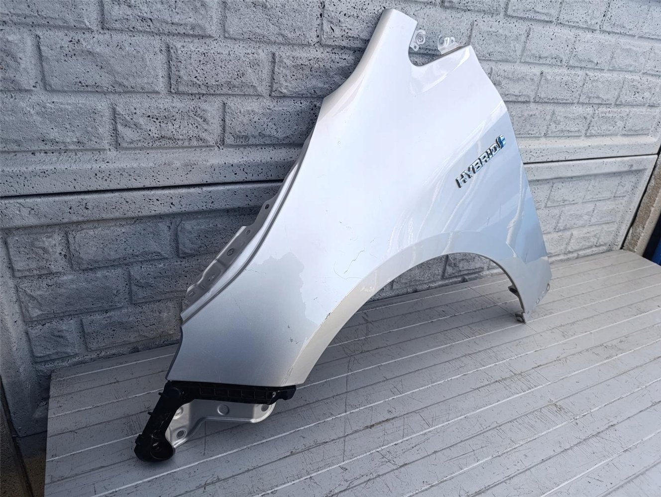 COROLLA E21 HB KOMBI/SUZUKI SWACE BŁOTNIK LEWY PRZÓD ORYGINAŁ (17484591301)