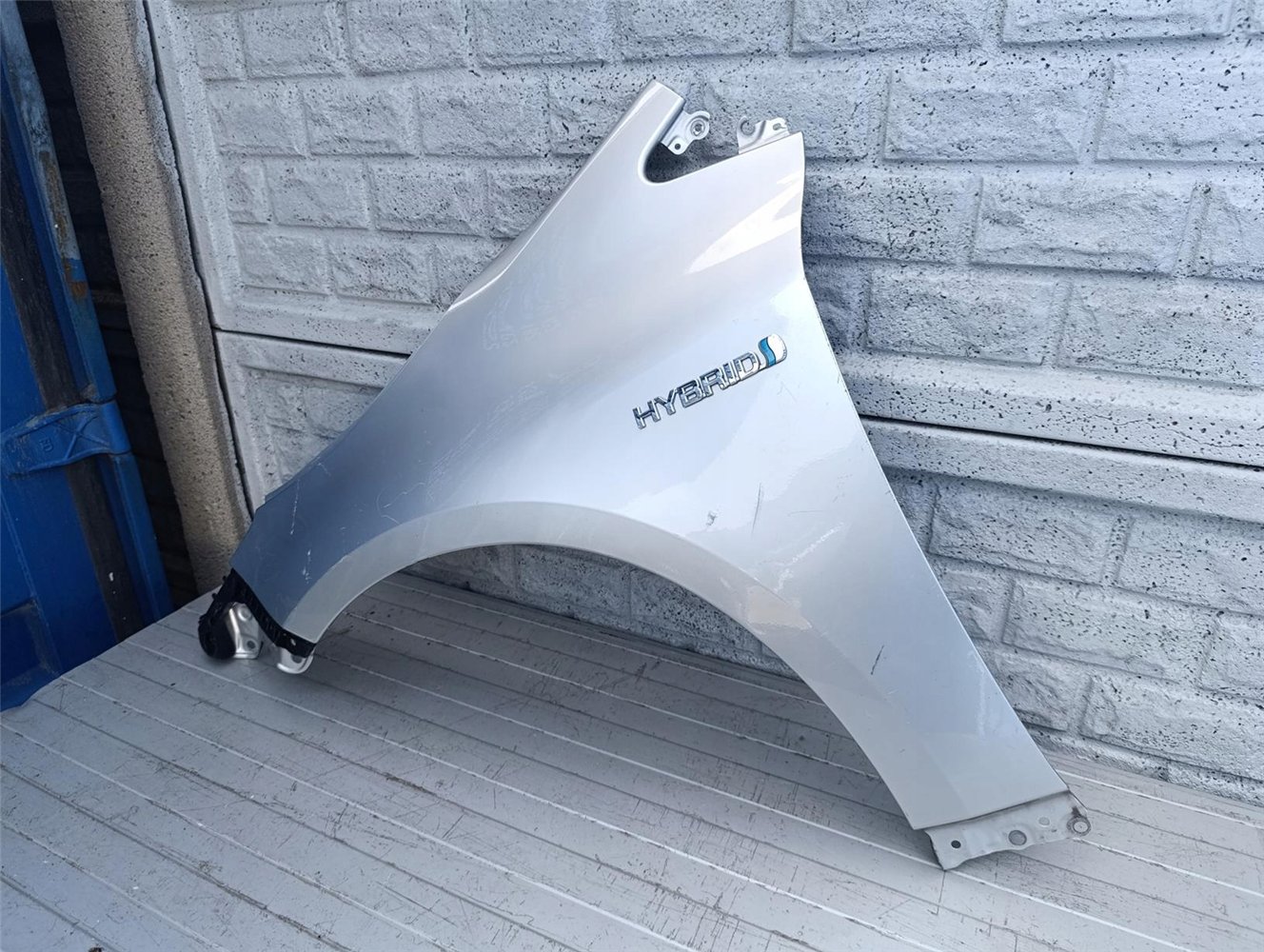 COROLLA E21 HB KOMBI/SUZUKI SWACE BŁOTNIK LEWY PRZÓD ORYGINAŁ (17484591301)