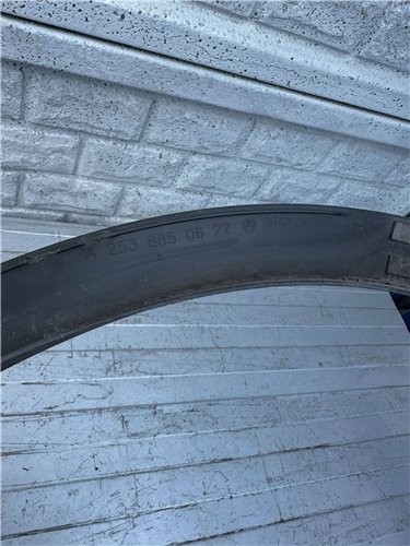 Mercedes-Benz GLC C253 2016 Listwa błotnika przedniego ORYGINAŁ (17484950317)