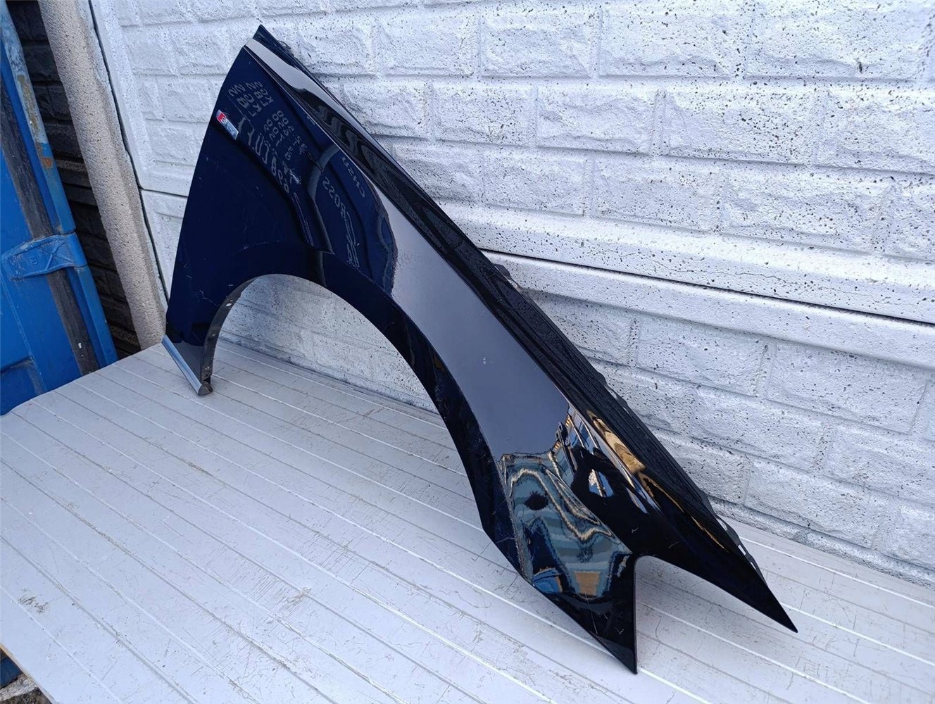 AUDI A8 D5 17-25 BŁOTNIK PRZEDNI PRAWY ORYGINAŁ (17490244480)