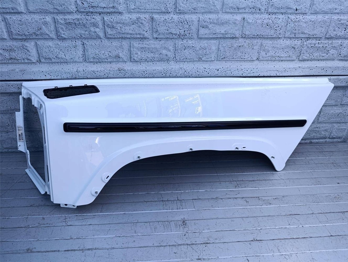 MERCEDES G-KLASA W463 BŁOTNIK PRZEDNI LEWY ORYGINAŁ (17490255887)