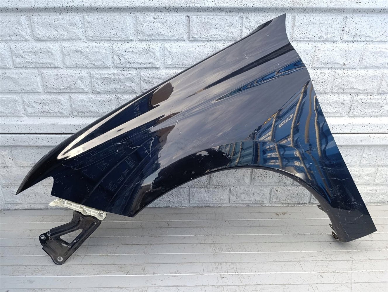 MITSUBISHI OUTLANDER 12-15 BŁOTNIK LEWY PRZEDNI ORYGINAŁ (17503060745)