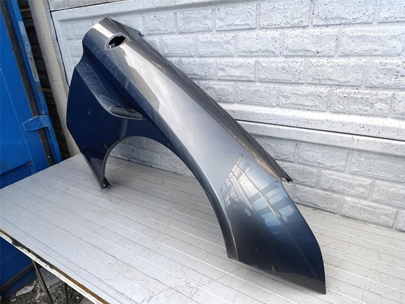 FERRARI CALIFORNIA T BŁOTNIK LEWY PRZEDNI ORYGINAŁ (17503148560)