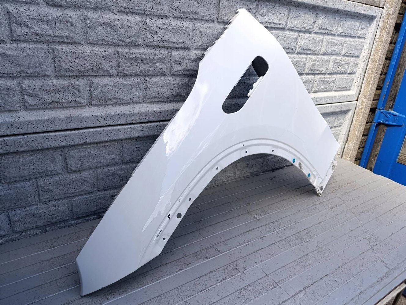 BŁOTNIK MERCEDES EQE SUV x294 LEWY PRZEDNI ORYGINAŁ (17506956048)