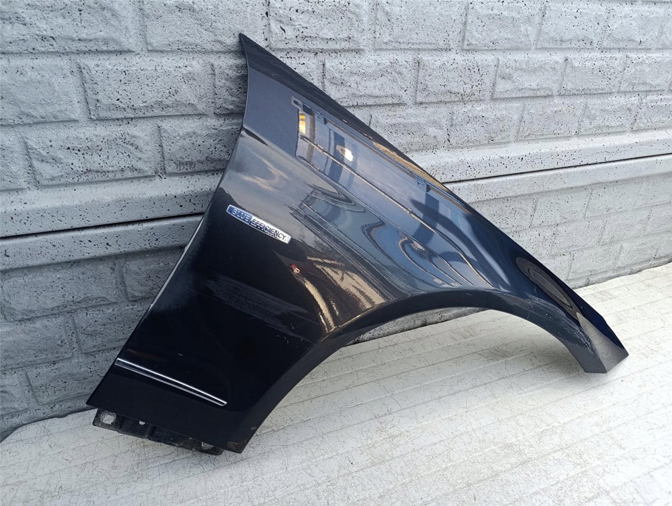 MERCEDES E KLASA COUPE W207 BŁOTNIK PRZEDNI PRAWY ORYGINAŁ (17506975738)