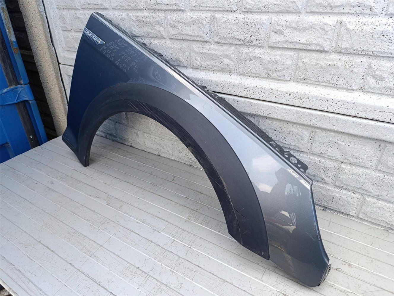 AUDI A4 ALLROAD B9 8W0 BŁOTNIK PRZEDNI PRAWY ORYGINAŁ (17507021368)