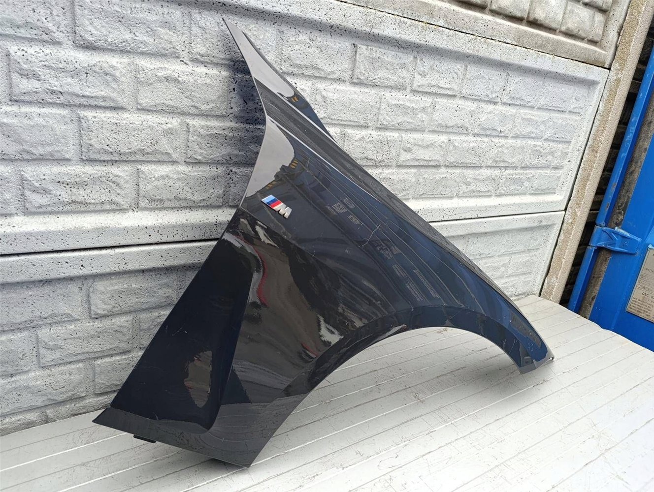 BMW 4 G22 G23 2020-2024 BŁOTNIK PRAWY PRZEDNI ORYGINAŁ (17507054246)