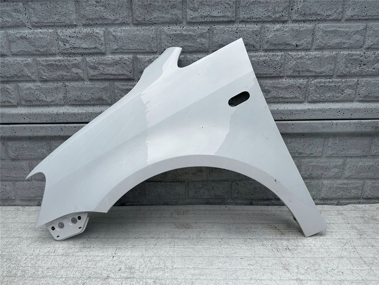 BŁOTNIK LEWY VW CADDY 2010 - 2015 ORYGINAŁ (17511717799)