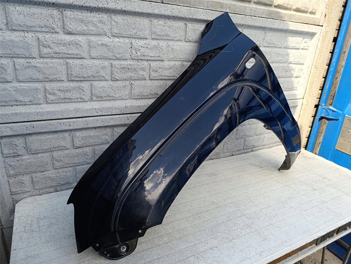 VW AMAROK 2H0 2016-2022 LIFT BŁOTNIK LEWY PRZEDNI ORYGINAŁ (17517662432)