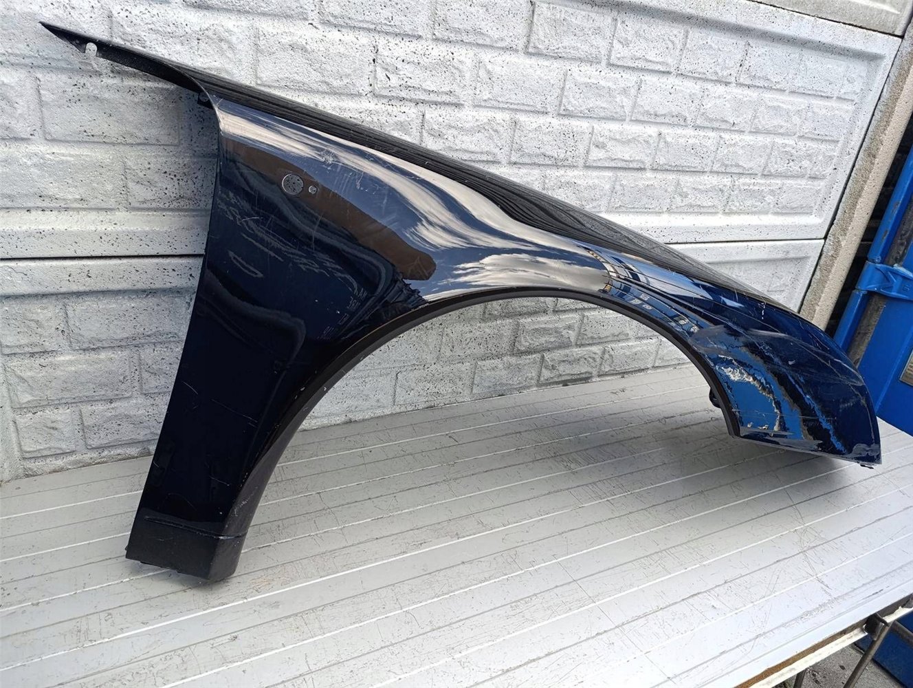 PORSCHE CARRERA 911 993 BŁOTNIK PRAWY PRZEDNI ORYGINAŁ (17522811735)