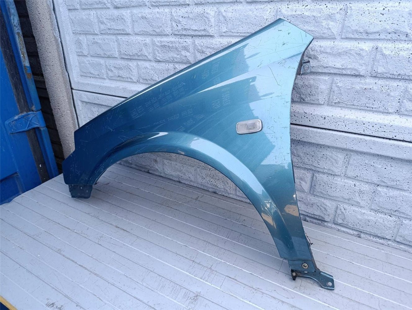 NISSAN PRIMERA BŁOTNIK LEWY PRZÓD ORYGINAŁ (17523023219)