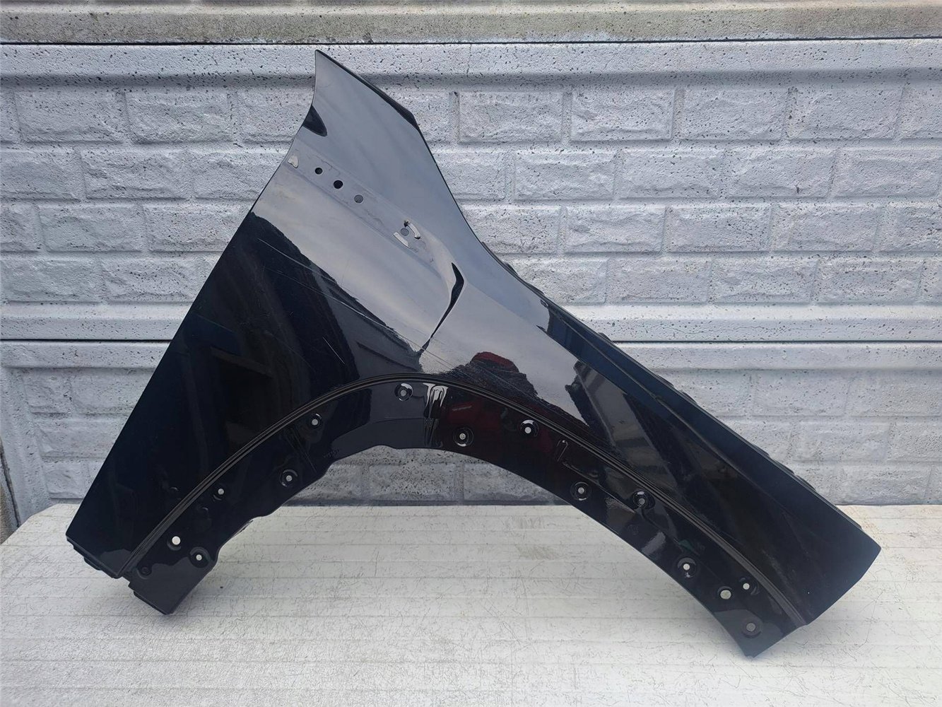 BMW XM G09 2022- BŁOTNIK PRAWY PRZÓD ORYGINAŁ (17524053387)