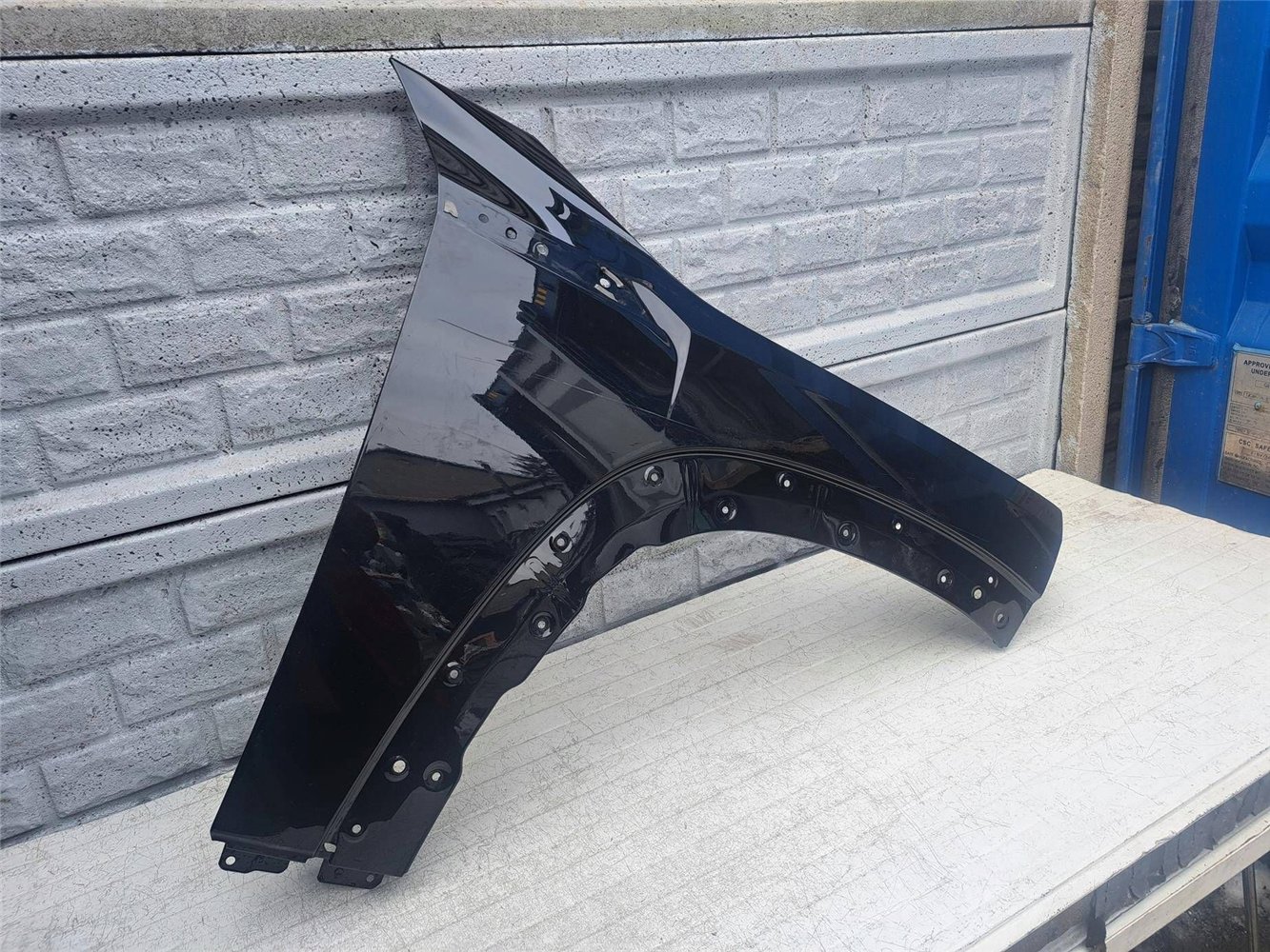 BMW XM G09 2022- BŁOTNIK PRAWY PRZÓD ORYGINAŁ (17524053387)