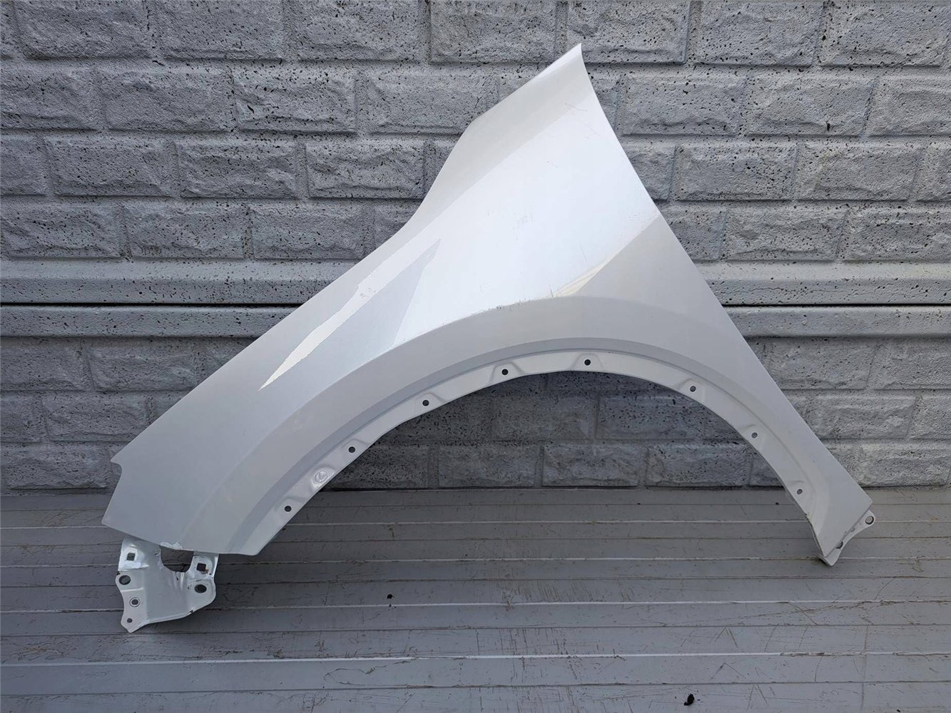 LEXUS LBX 2023- BŁOTNIK LEWY PRZEDNI ORYGINAŁ (17524075185)