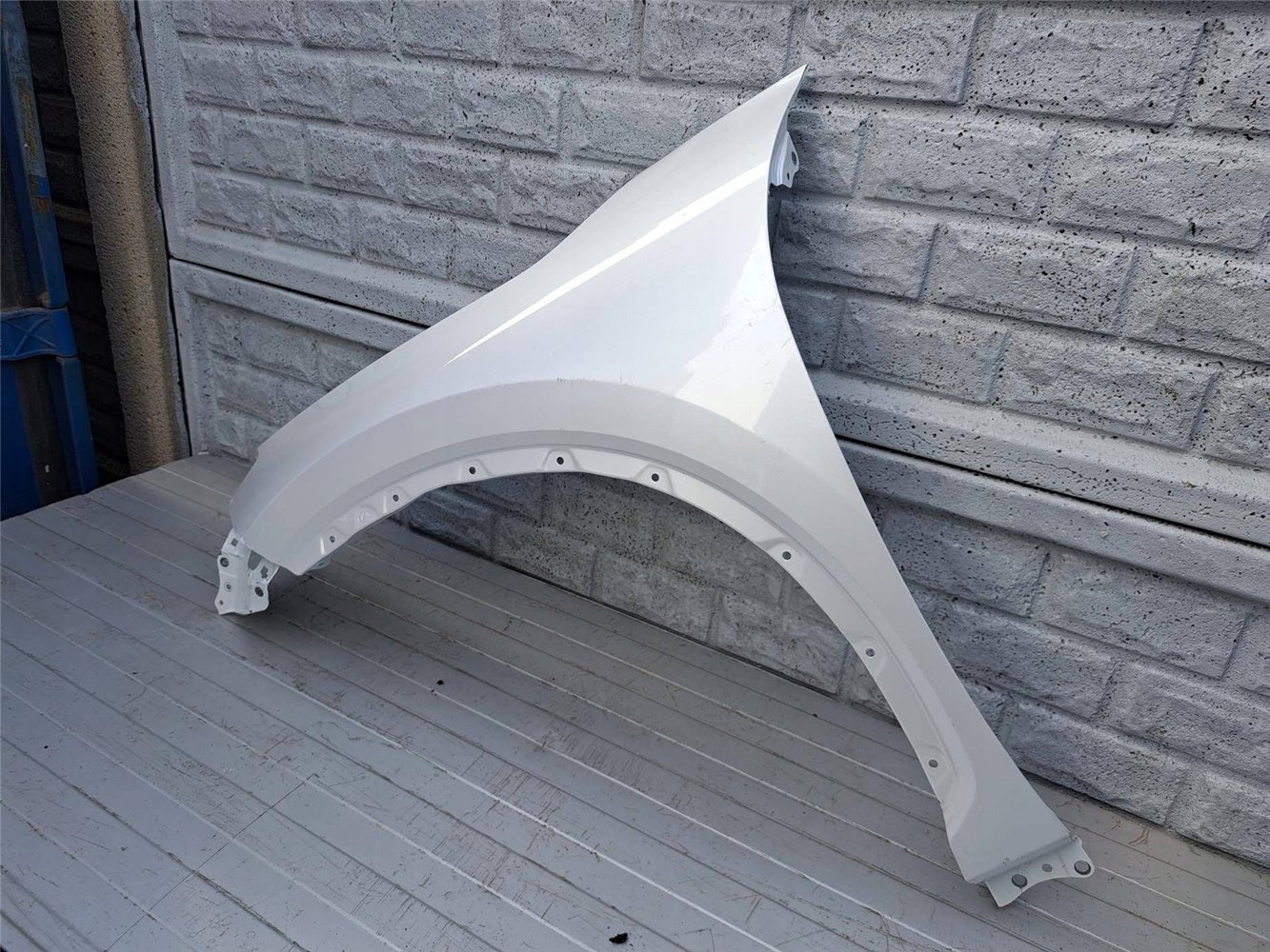 LEXUS LBX 2023- BŁOTNIK LEWY PRZEDNI ORYGINAŁ (17524075185)