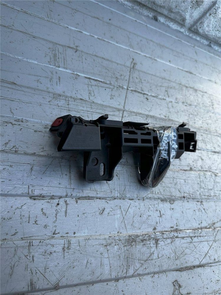 Opel Adam 2012 Ślizg listwy progowej ORYGINAŁ (17527219591)