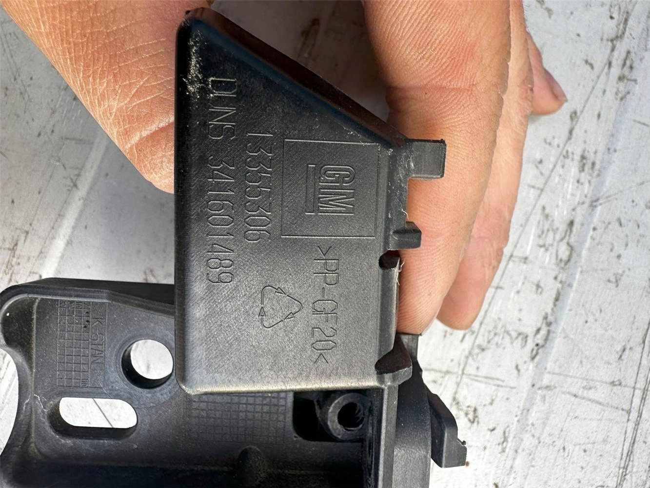 Opel Adam 2012 Ślizg listwy progowej ORYGINAŁ (17527219591)