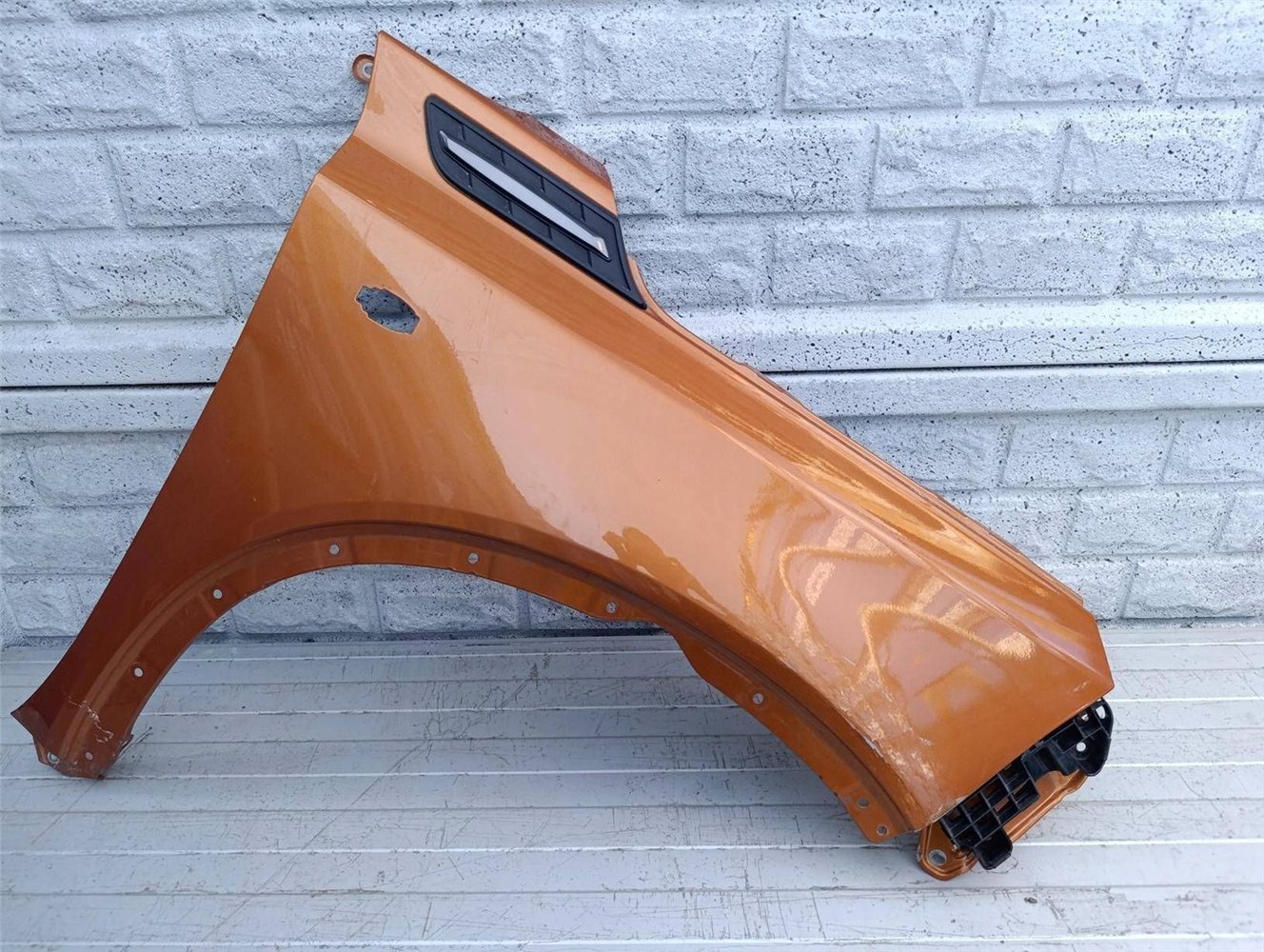 BŁOTNIK PRZEDNI PRAWY SUZUKI VITARA 2015- ORYGINAŁ (17530065212)