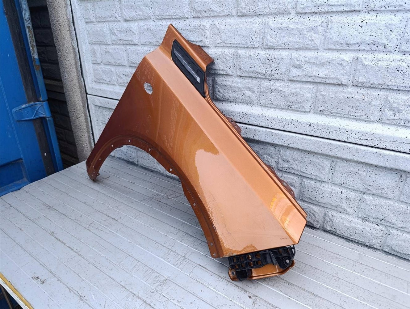 BŁOTNIK PRZEDNI PRAWY SUZUKI VITARA 2015- ORYGINAŁ (17530065212)