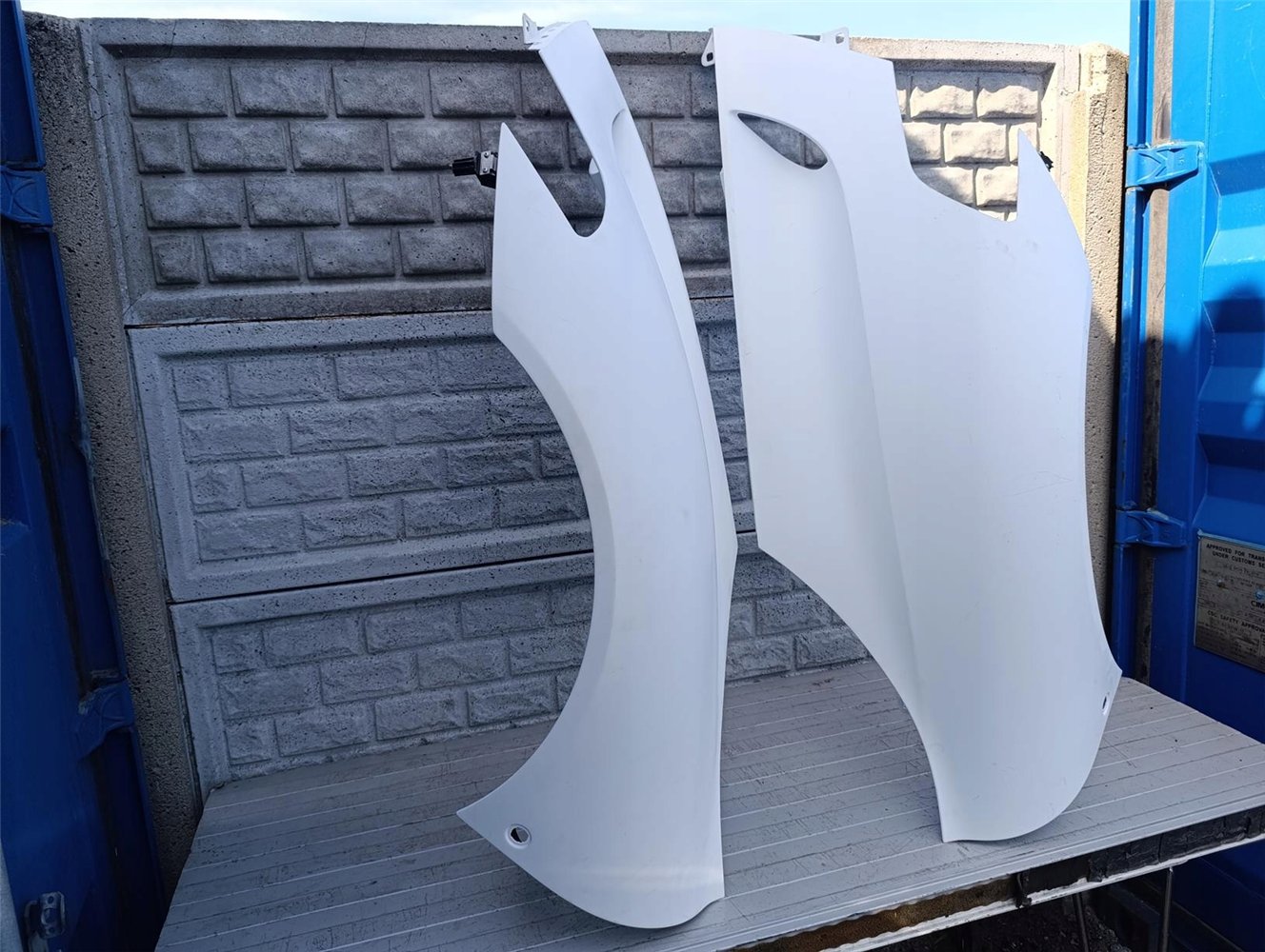 MASERATI MC20 MC-20 BŁOTNIK PRAWY LEWY PRZEDNI ORYGINAŁ (17532812938)