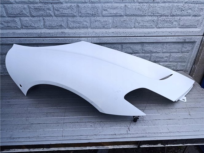 MASERATI MC20 MC-20 BŁOTNIK PRAWY LEWY PRZEDNI ORYGINAŁ (17532812938)