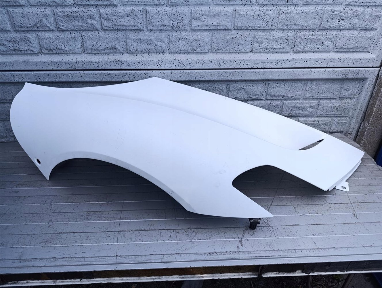 MASERATI MC20 MC-20 BŁOTNIK PRAWY LEWY PRZEDNI ORYGINAŁ (17532812938)