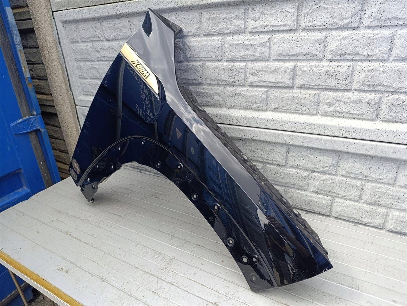 BMW XM G09 2022- BŁOTNIK PRAWY PRZÓD ORYGINAŁ (17534922274)