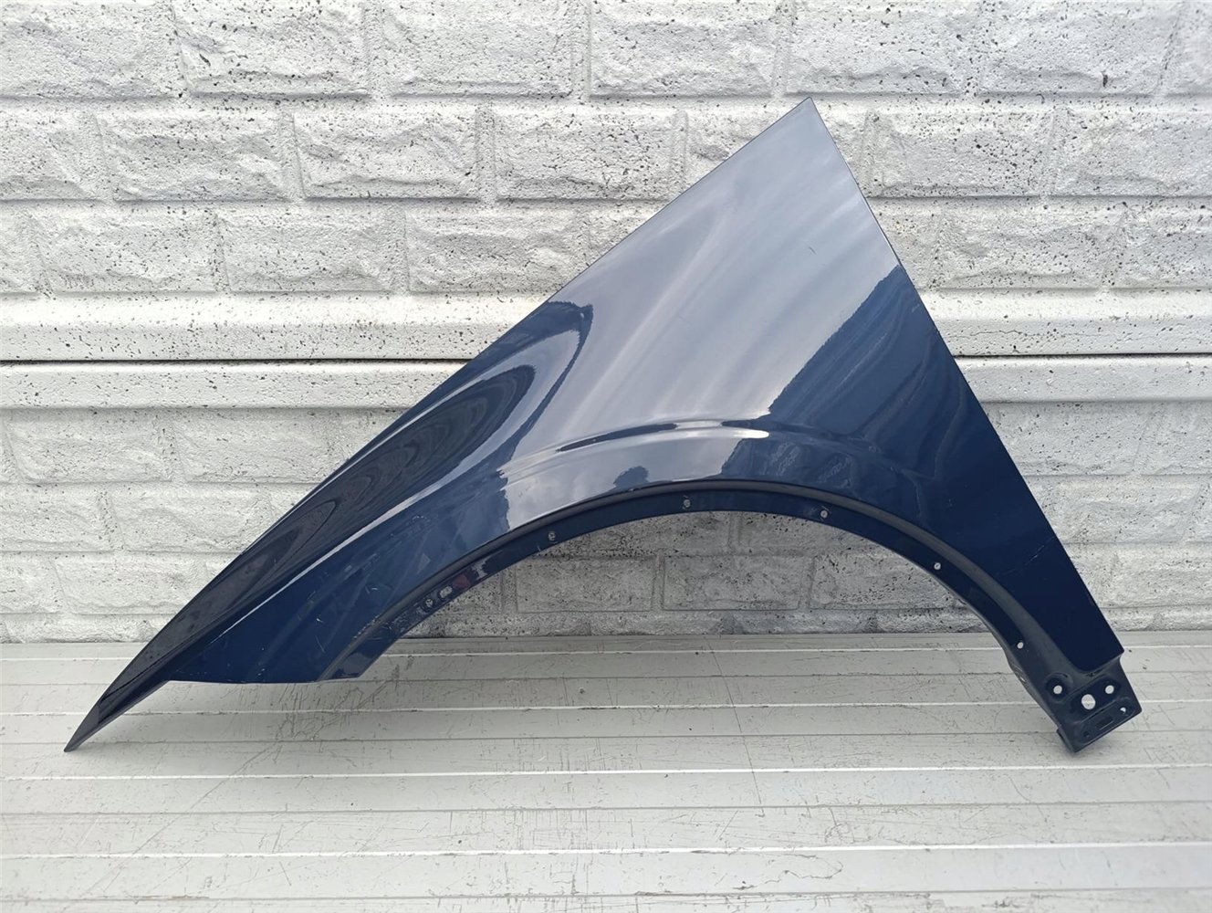 POLESTAR 2 BŁOTNIK PRZEDNI LEWY ORYGINAŁ (17536279942)