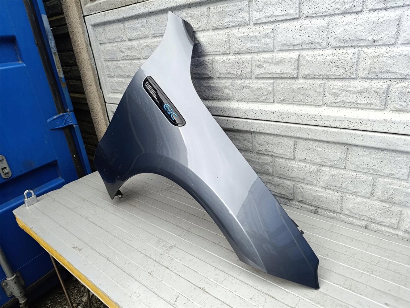 MERCEDES EQC W293 W 293 BŁOTNIK PRZEDNI PRAWY ORYGINAŁ (17536445273)