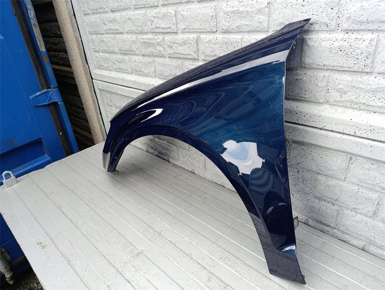 AUDI A3 SEDAN CABRIO 8V5 BŁOTNIK PRZEDNI LEWY ORYGINAŁ (17536450374)