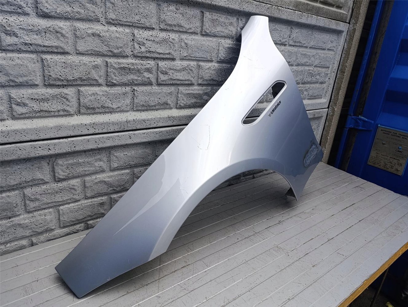 MERCEDES EQC W293 W 293 BŁOTNIK PRZEDNI LEWY ORYGINAŁ (17545483180)