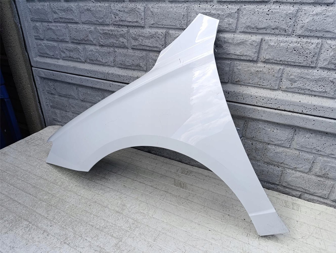 BŁOTNIK LEWY PRZÓD MG 5 EV 2020- ORYGINAŁ (17545799228)