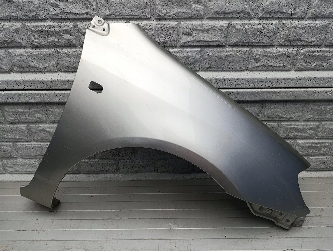 TOYOTA COROLLA E12 SEDAN KOMBI 02-09 BŁOTNIK PRAWY ORYGINAŁ (17547202247)