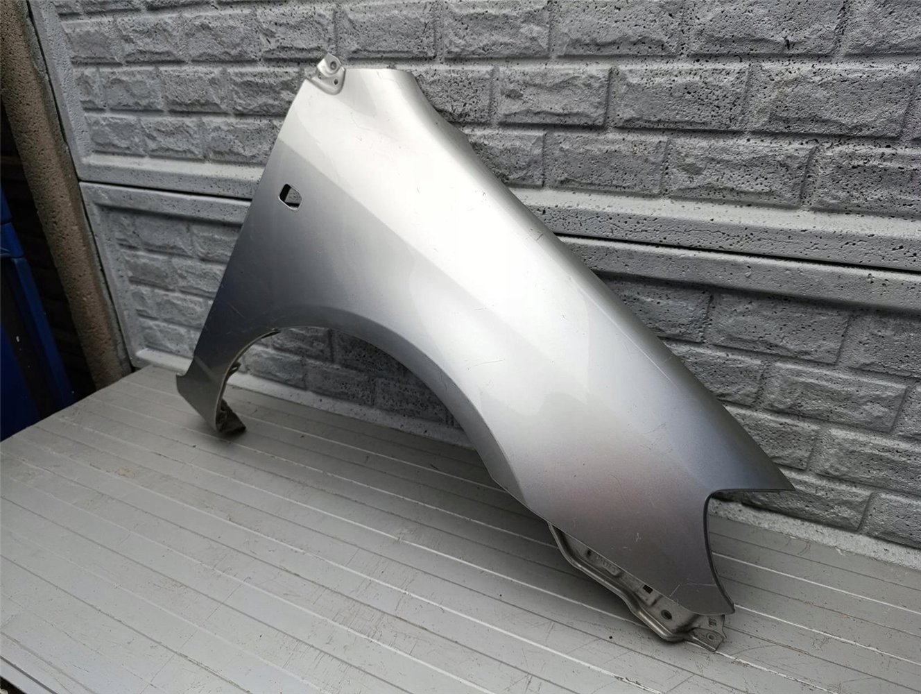 TOYOTA COROLLA E12 SEDAN KOMBI 02-09 BŁOTNIK PRAWY ORYGINAŁ (17547202247)