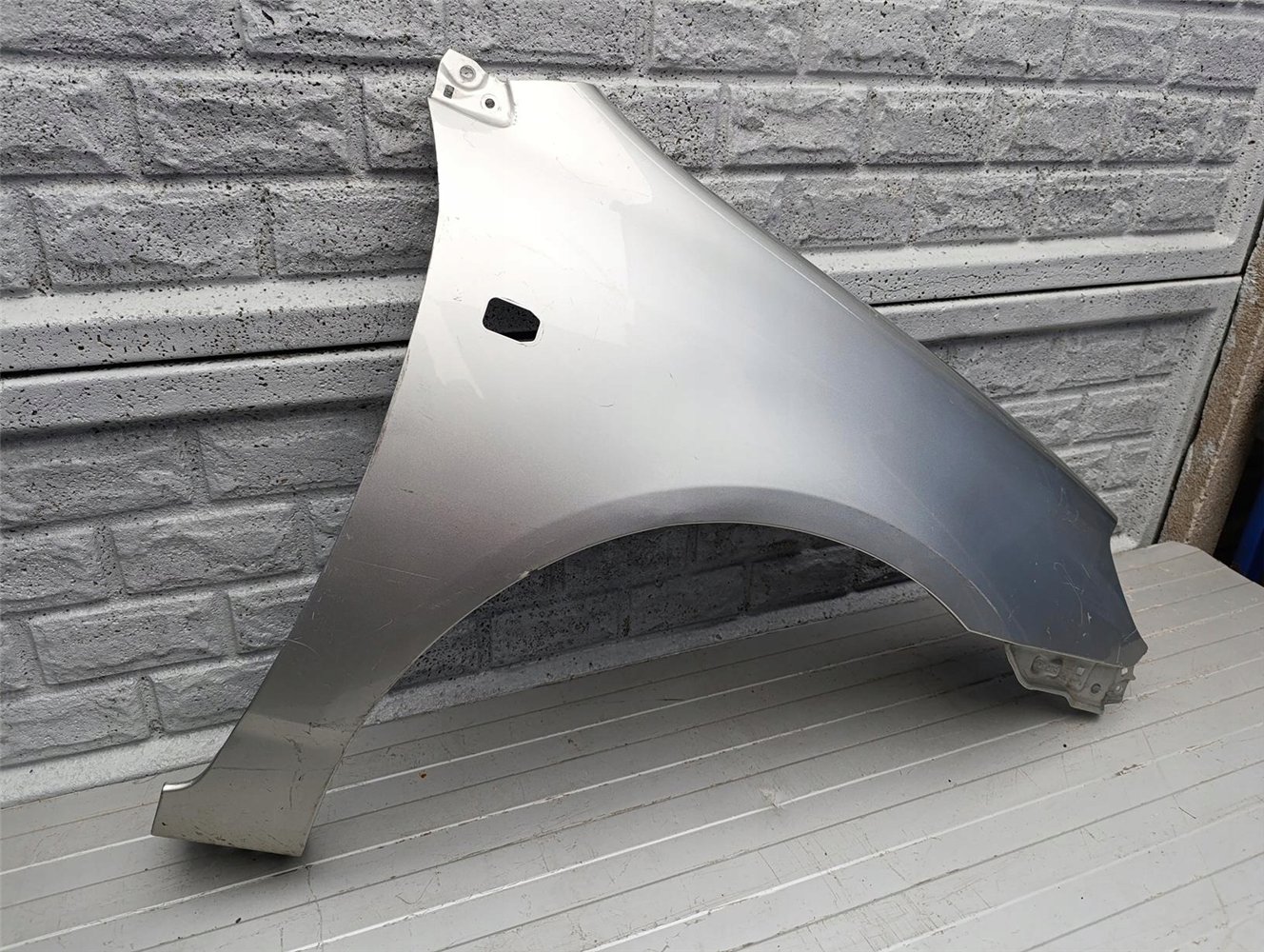 TOYOTA COROLLA E12 SEDAN KOMBI 02-09 BŁOTNIK PRAWY ORYGINAŁ (17547202247)