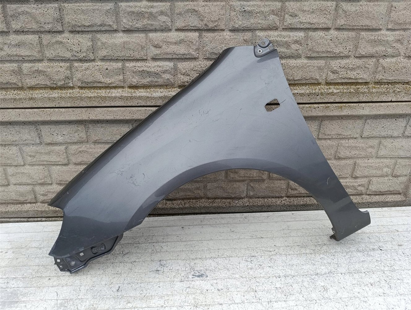 TOYOTA COROLLA E12 SEDAN KOMBI 02-09 BŁOTNIK LEWY ORYGINAŁ (17547218535)