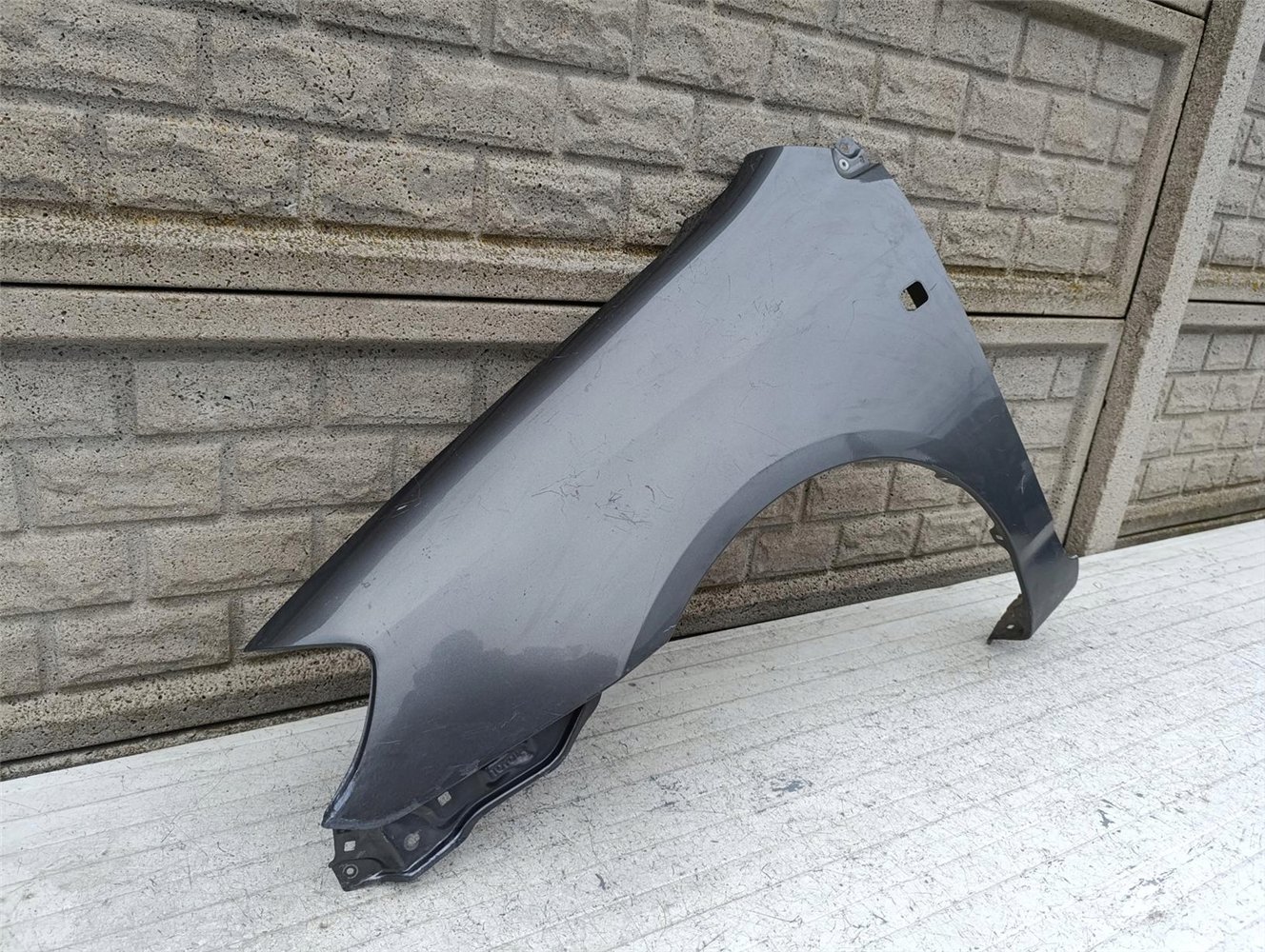 TOYOTA COROLLA E12 SEDAN KOMBI 02-09 BŁOTNIK LEWY ORYGINAŁ (17547218535)