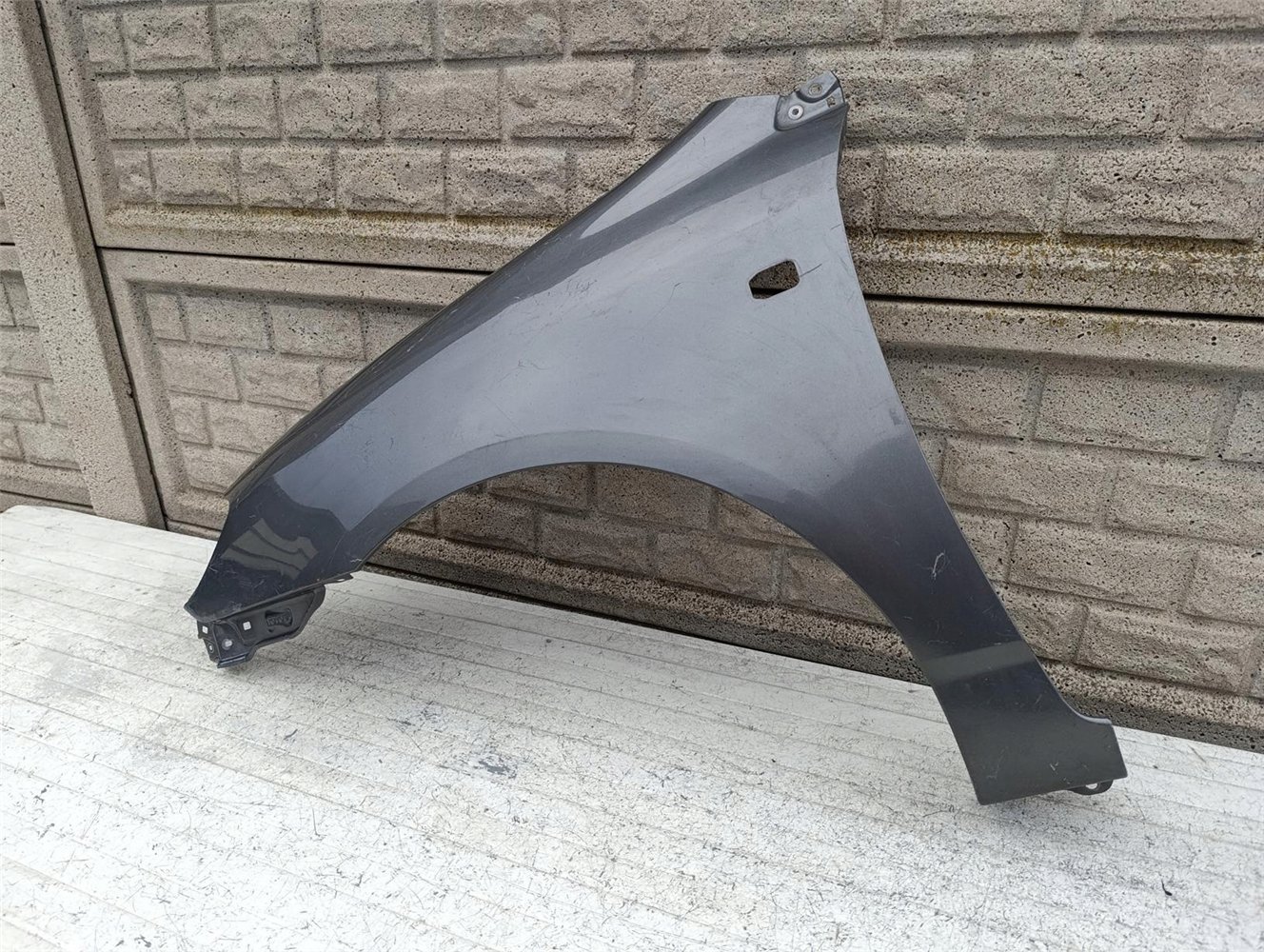 TOYOTA COROLLA E12 SEDAN KOMBI 02-09 BŁOTNIK LEWY ORYGINAŁ (17547218535)