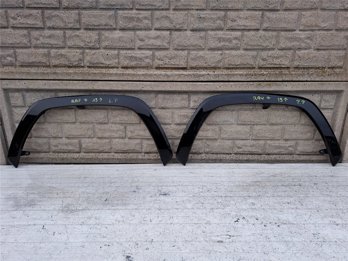 TOYOTA RAV 4 LISTWA PRAWA LEWA po 19 r ORYGINAŁ (17547276165)